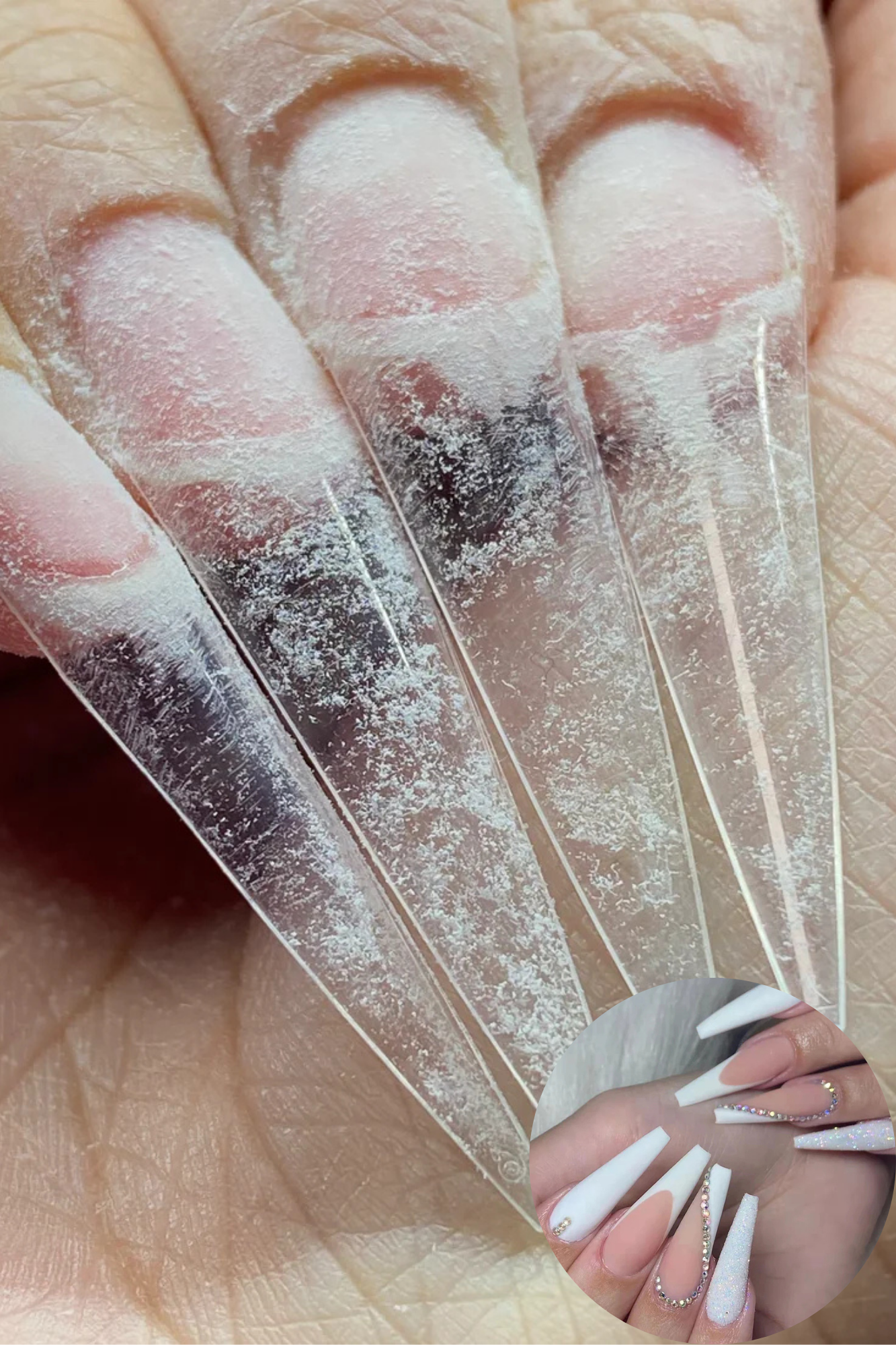 Processo de construção de um alongamento de unhas, no modelo de gel com tips. 