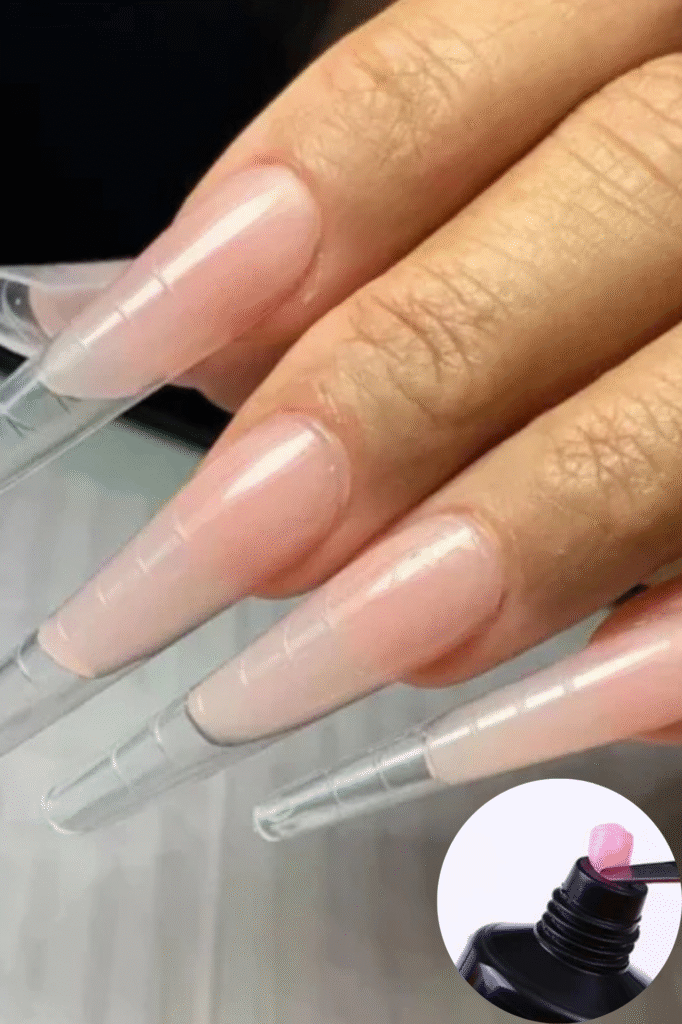 Processo de construção de um alongamento de unhas, no modelo polygel com molde F1.